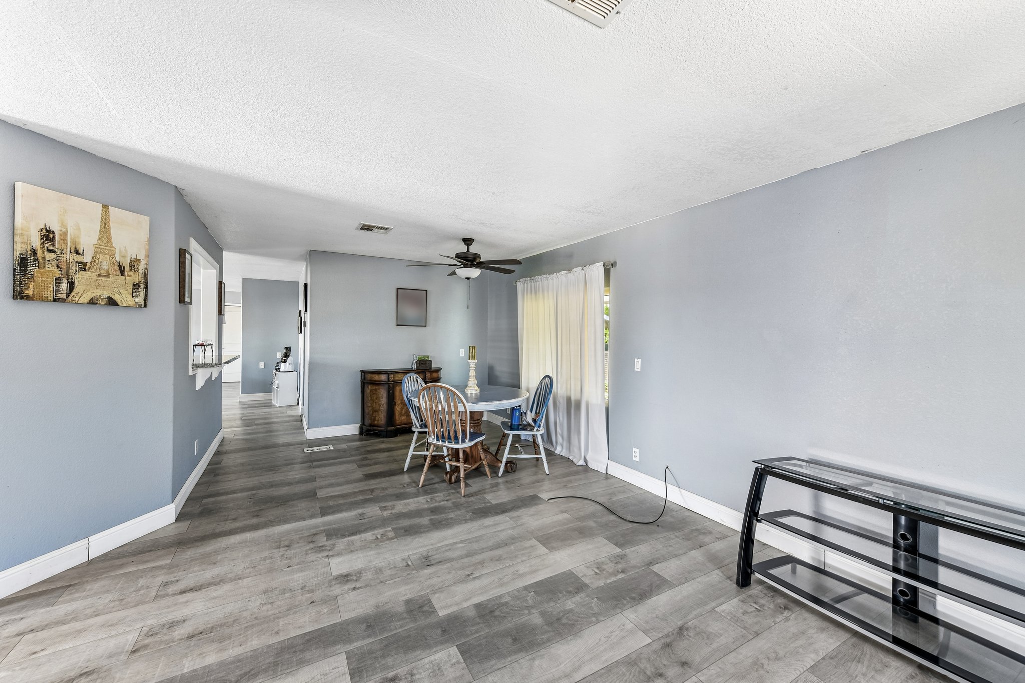 N Lincoln Way space 93-S2405-020.jpg