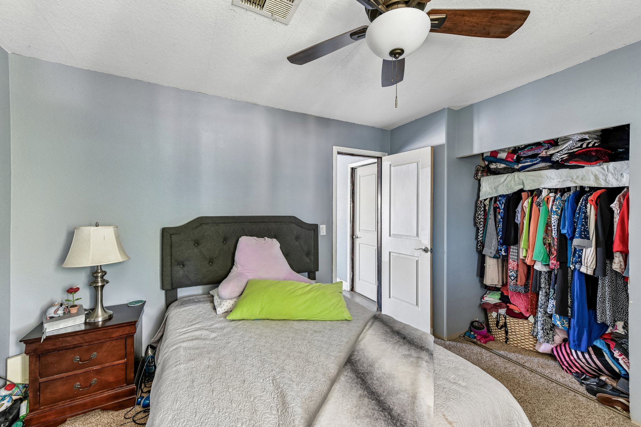 N Lincoln Way space 93-S2405-026.jpg