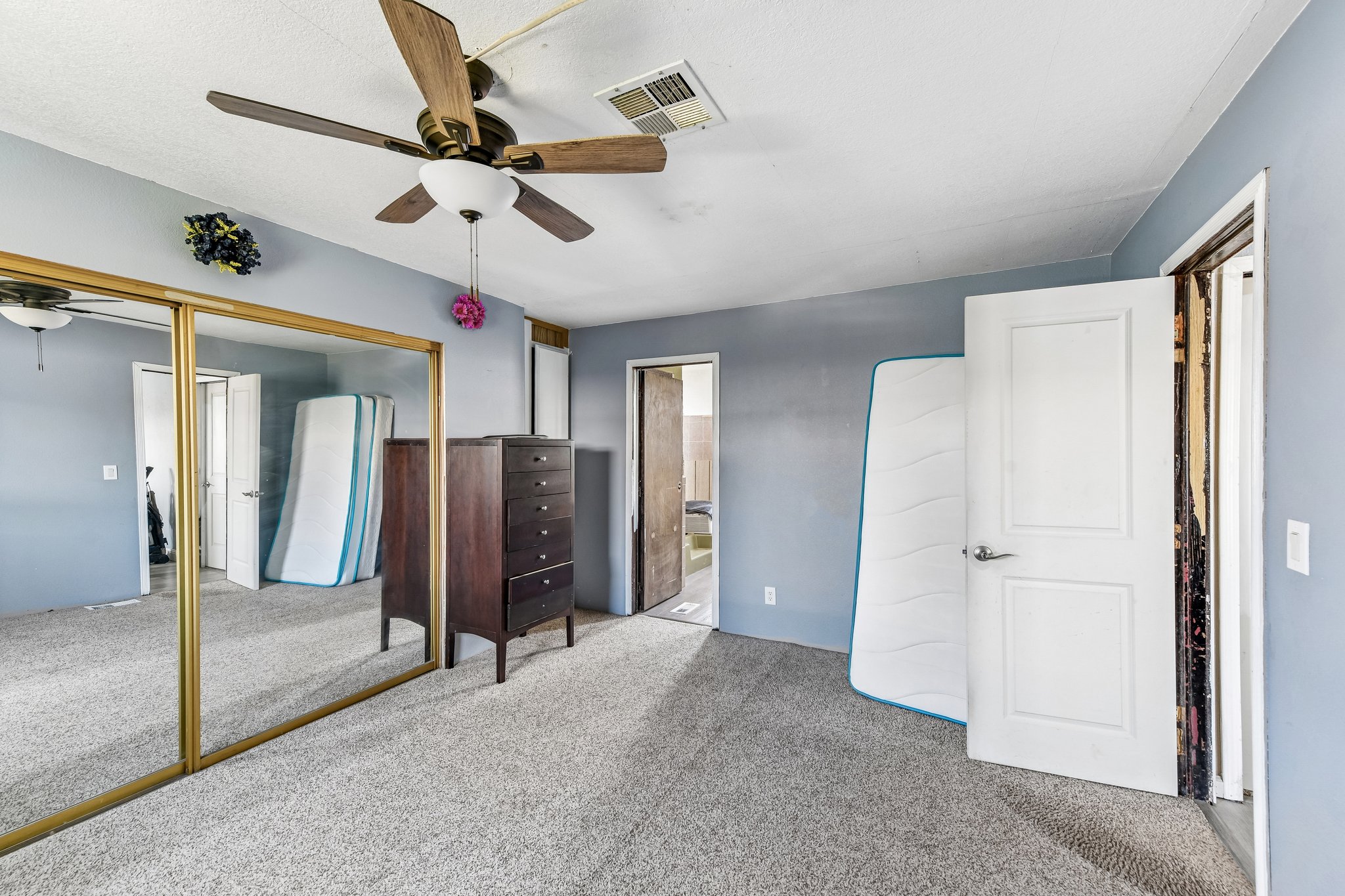 N Lincoln Way space 93-S2405-028.jpg