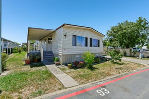 N Lincoln Way space 93-S2405-001.jpg