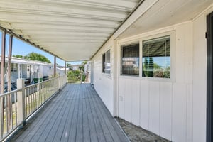 N Lincoln Way space 93-S2405-005.jpg