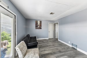 N Lincoln Way space 93-S2405-006.jpg