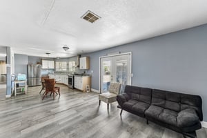 N Lincoln Way space 93-S2405-008.jpg