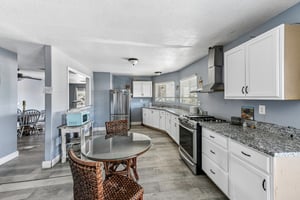 N Lincoln Way space 93-S2405-010.jpg
