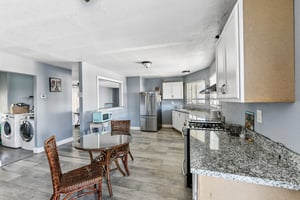 N Lincoln Way space 93-S2405-011.jpg