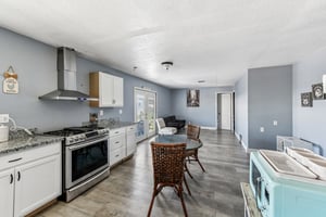 N Lincoln Way space 93-S2405-013.jpg