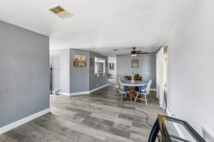 N Lincoln Way space 93-S2405-019.jpg