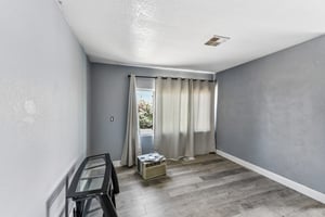 N Lincoln Way space 93-S2405-021.jpg
