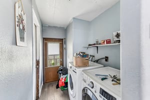 N Lincoln Way space 93-S2405-023.jpg