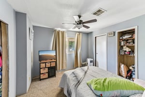 N Lincoln Way space 93-S2405-025.jpg
