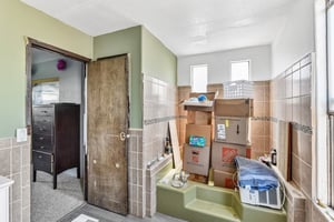 N Lincoln Way space 93-S2405-032.jpg