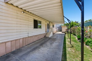 N Lincoln Way space 93-S2405-033.jpg