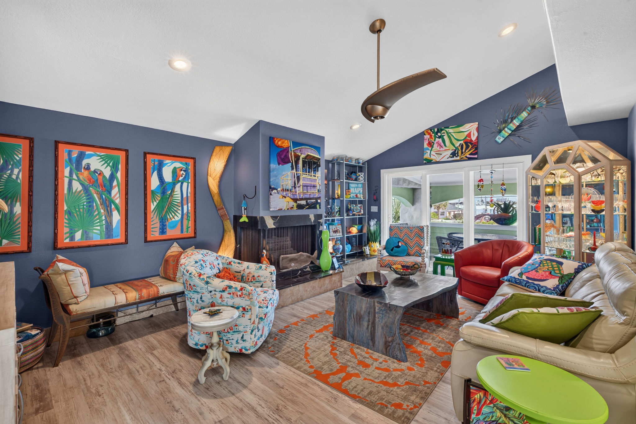 Family Room 1 of 3