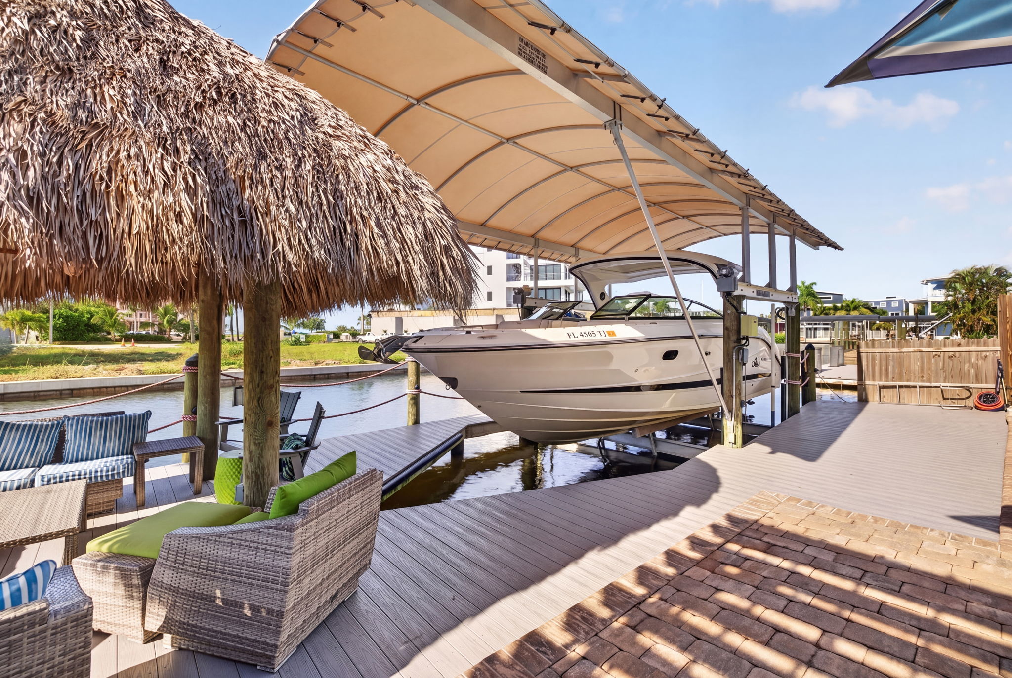 Dock 1 of 2 - r