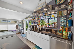 Kitchen 2 -2 of 4