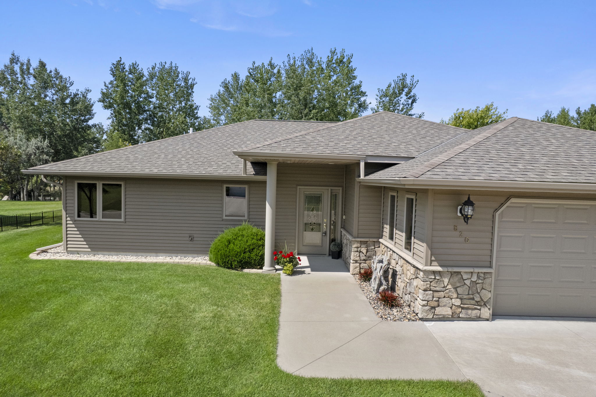 820 Willow Drive photo 17