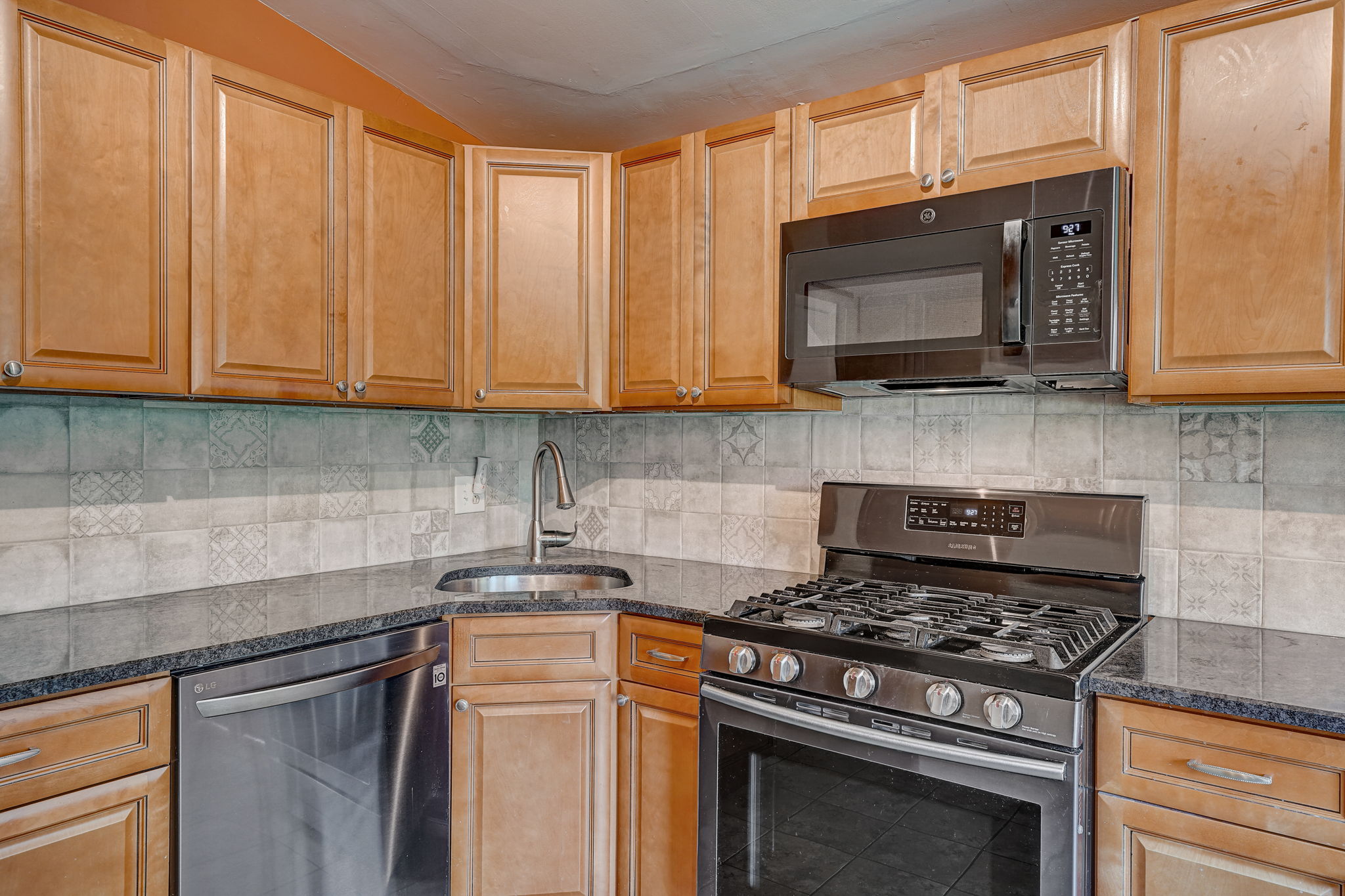  Cobden Rd -015