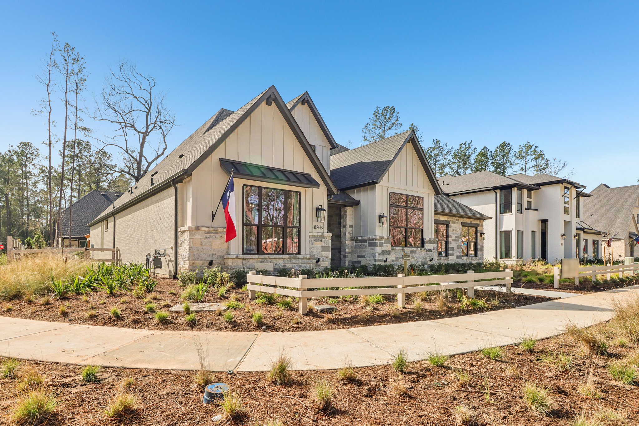 8203 Folks Street-S2101-002.jpg