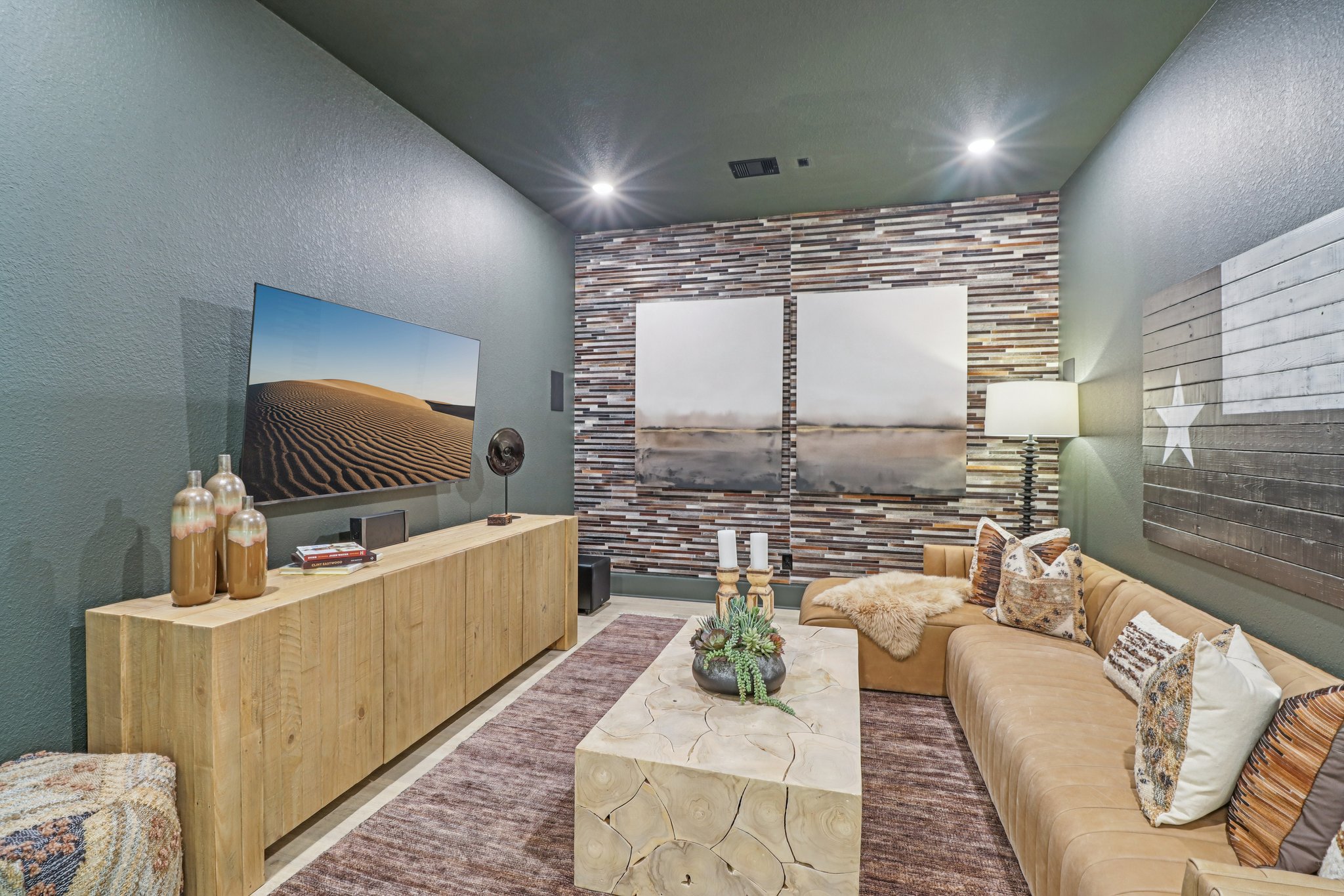 8203 Folks Street-S2101-020.jpg