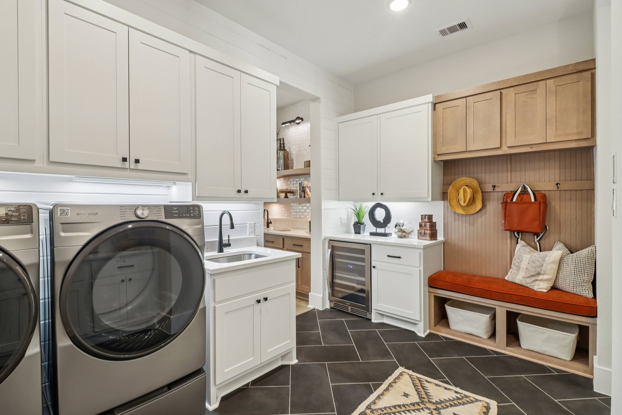 8203 Folks Street-S2101-026.jpg