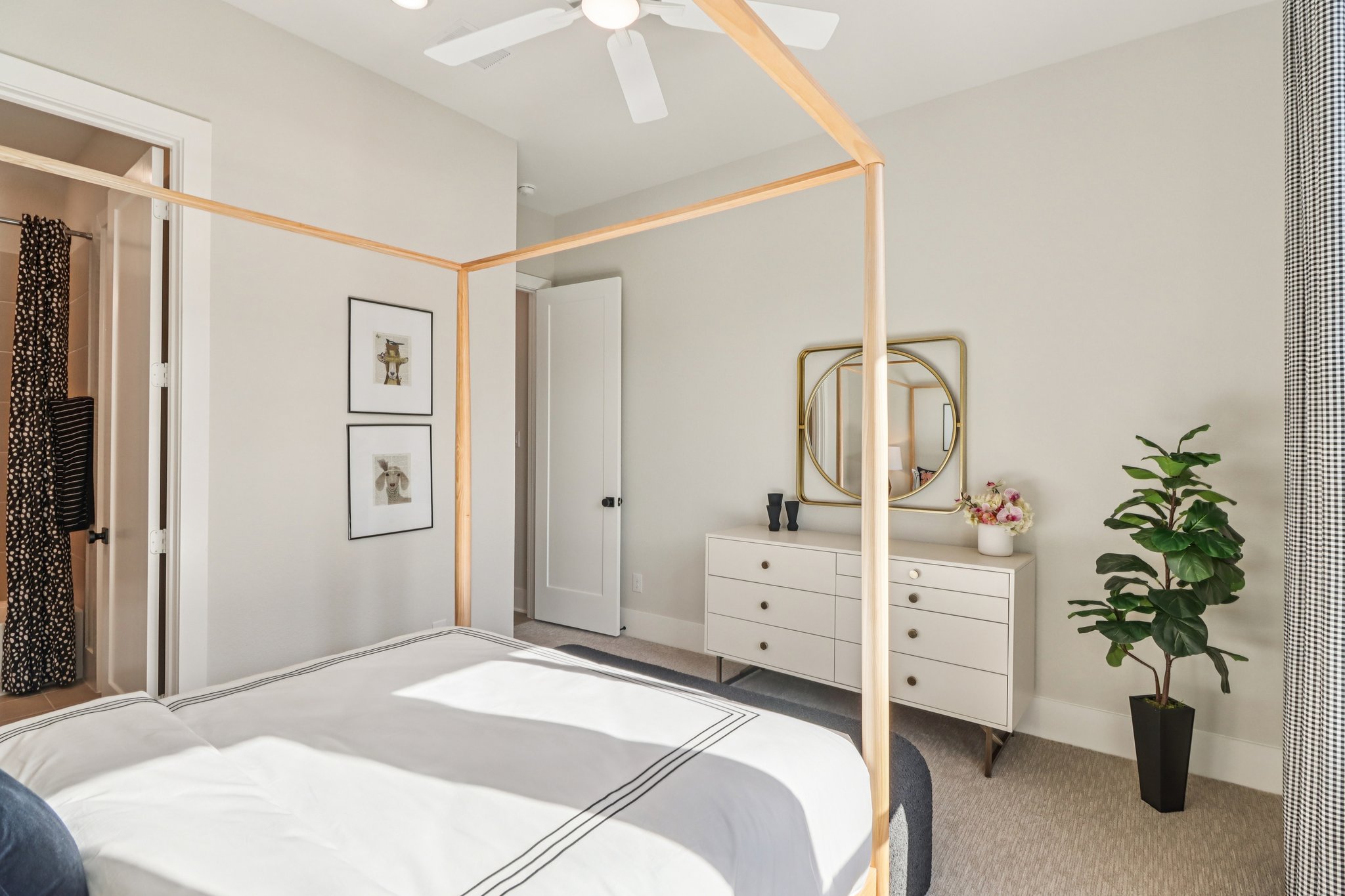 8203 Folks Street-S2101-034.jpg