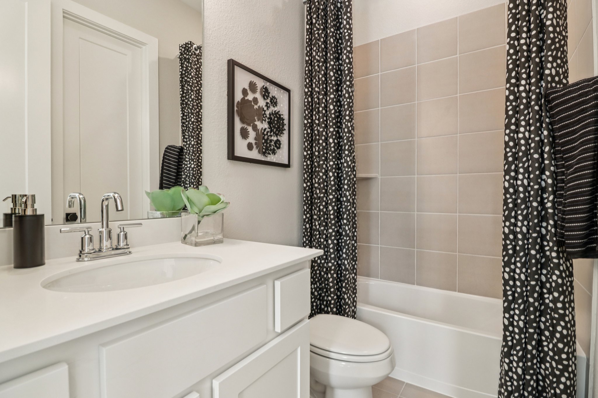 8203 Folks Street-S2101-035.jpg