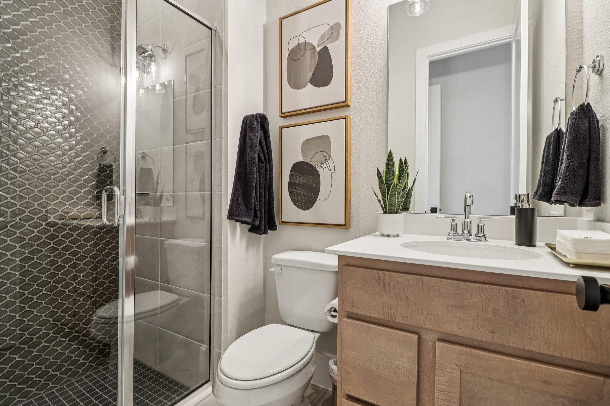 8203 Folks Street-S2101-038.jpg