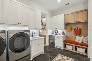 8203 Folks Street-S2101-026.jpg