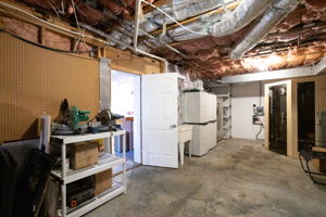 8205 Crow's Nest Ln-43