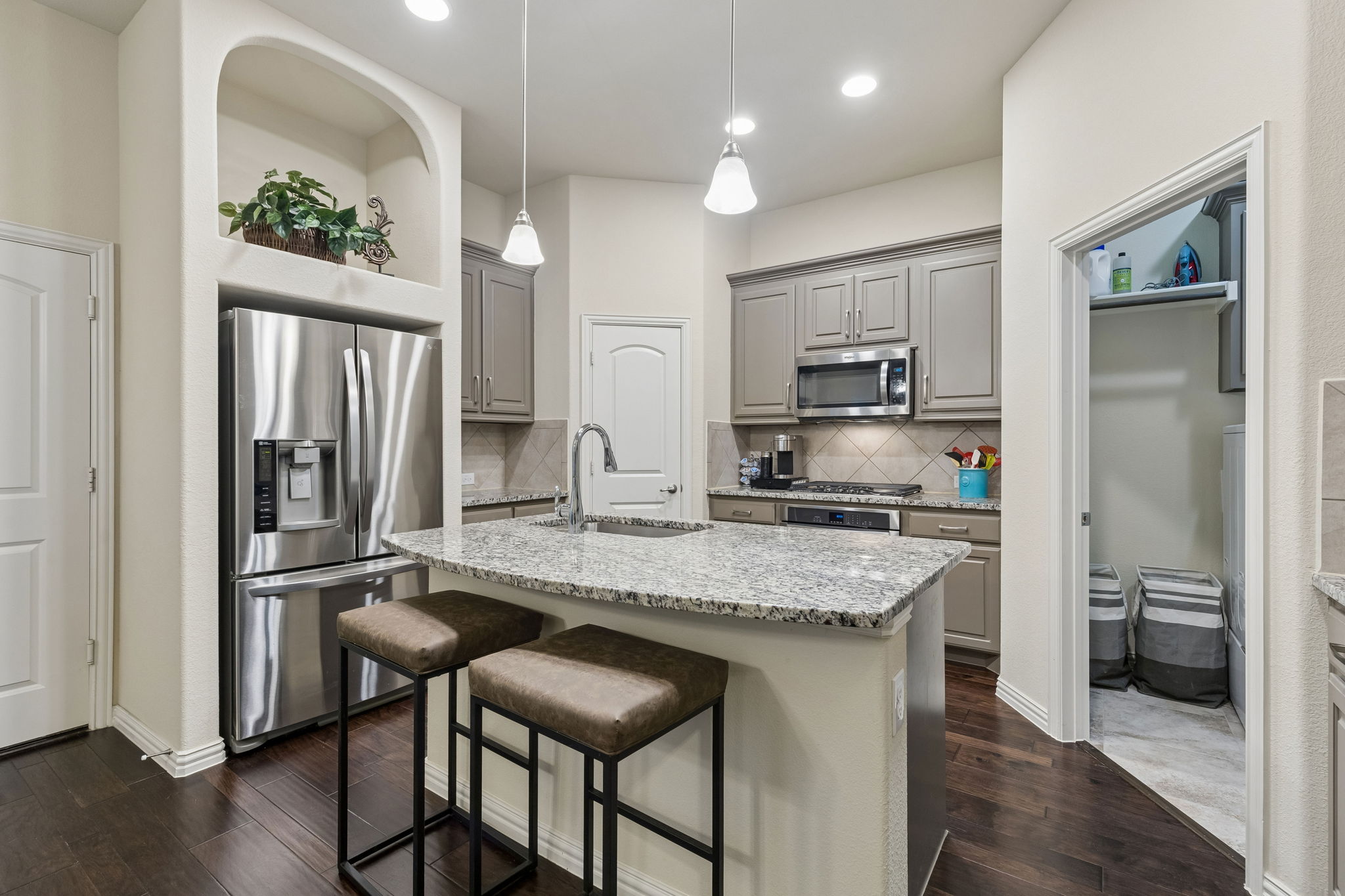 8209Main_011