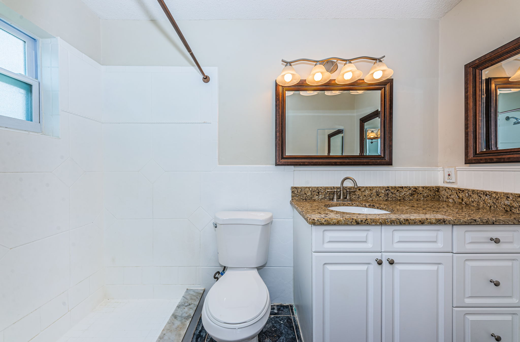 Master Bathroom1b