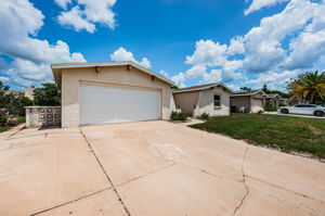 Front Exterior4