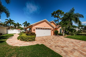 Front Exterior4