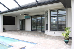 Pool/ Lanai