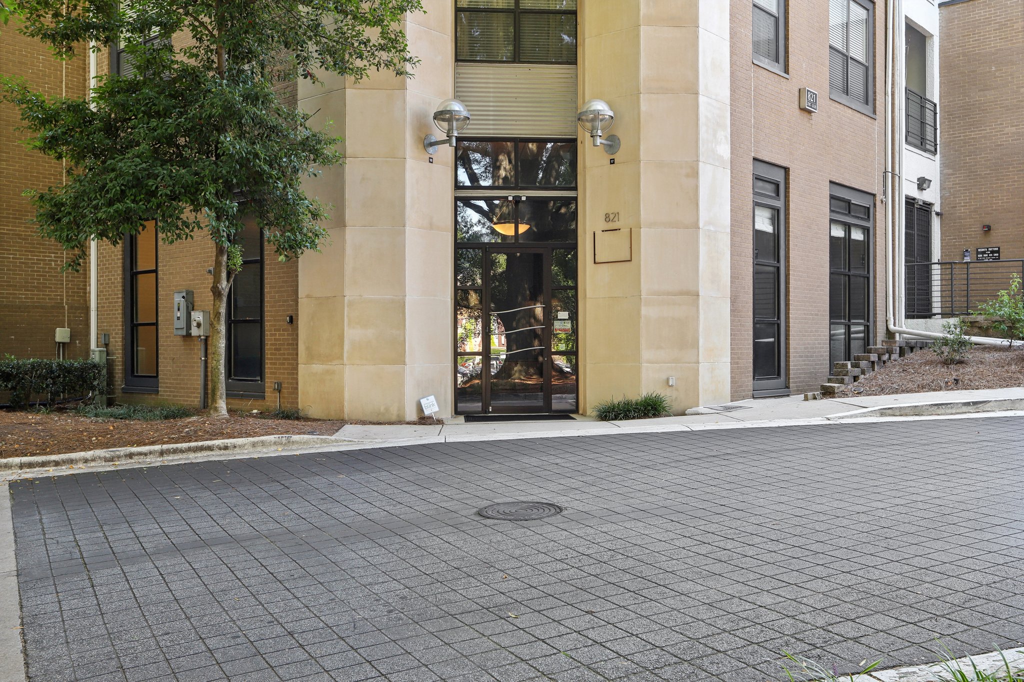 Ralph McGill Blvd NE 2113-002.jpg
