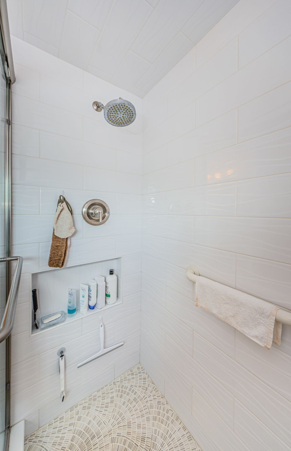 Master Bathroom 1b