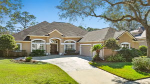 Welcome to 8210 Bay Tree Ln