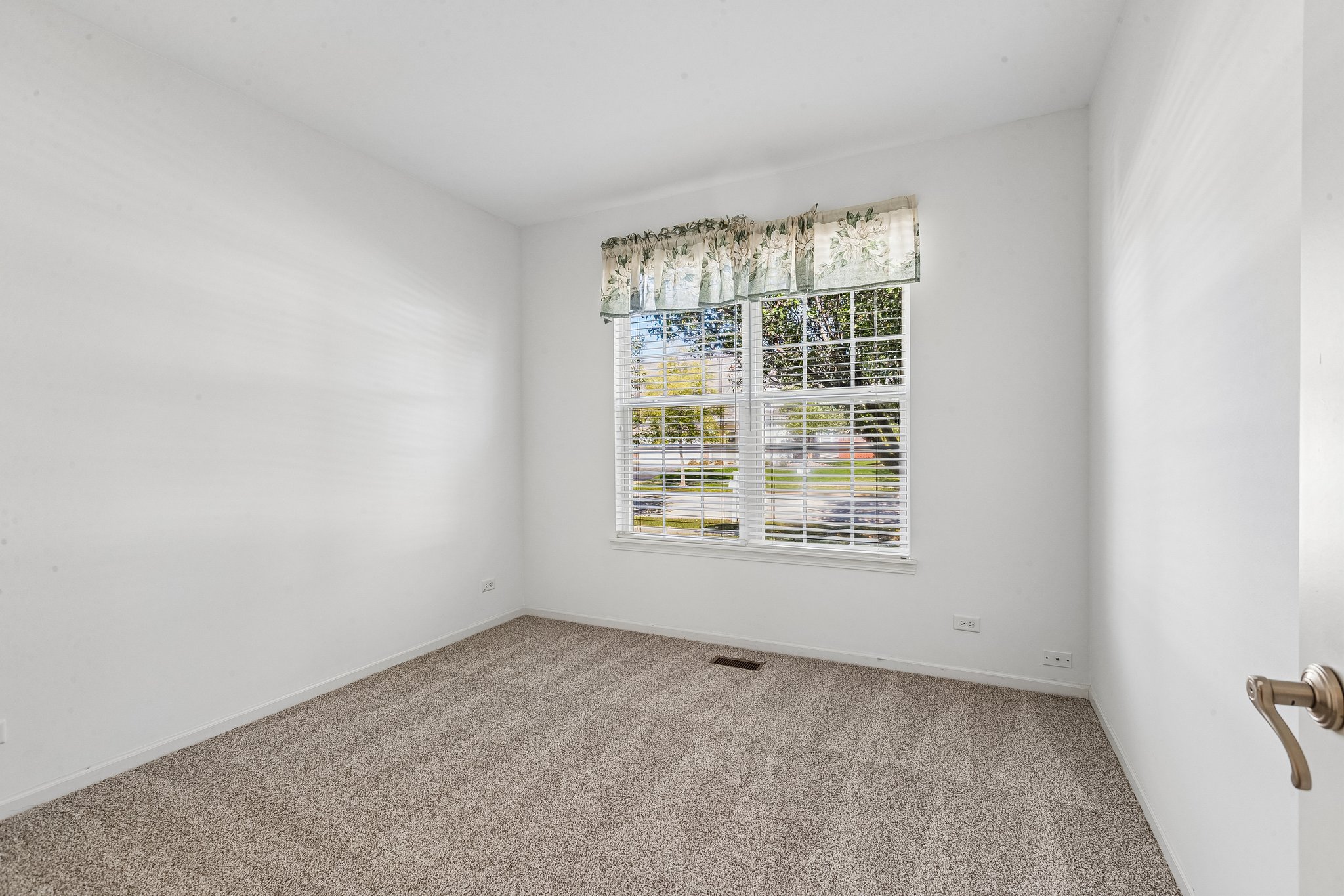 Tremont Ln-S0710-017.jpg