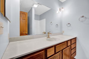 Shared Full Bathroom (Upstairs)