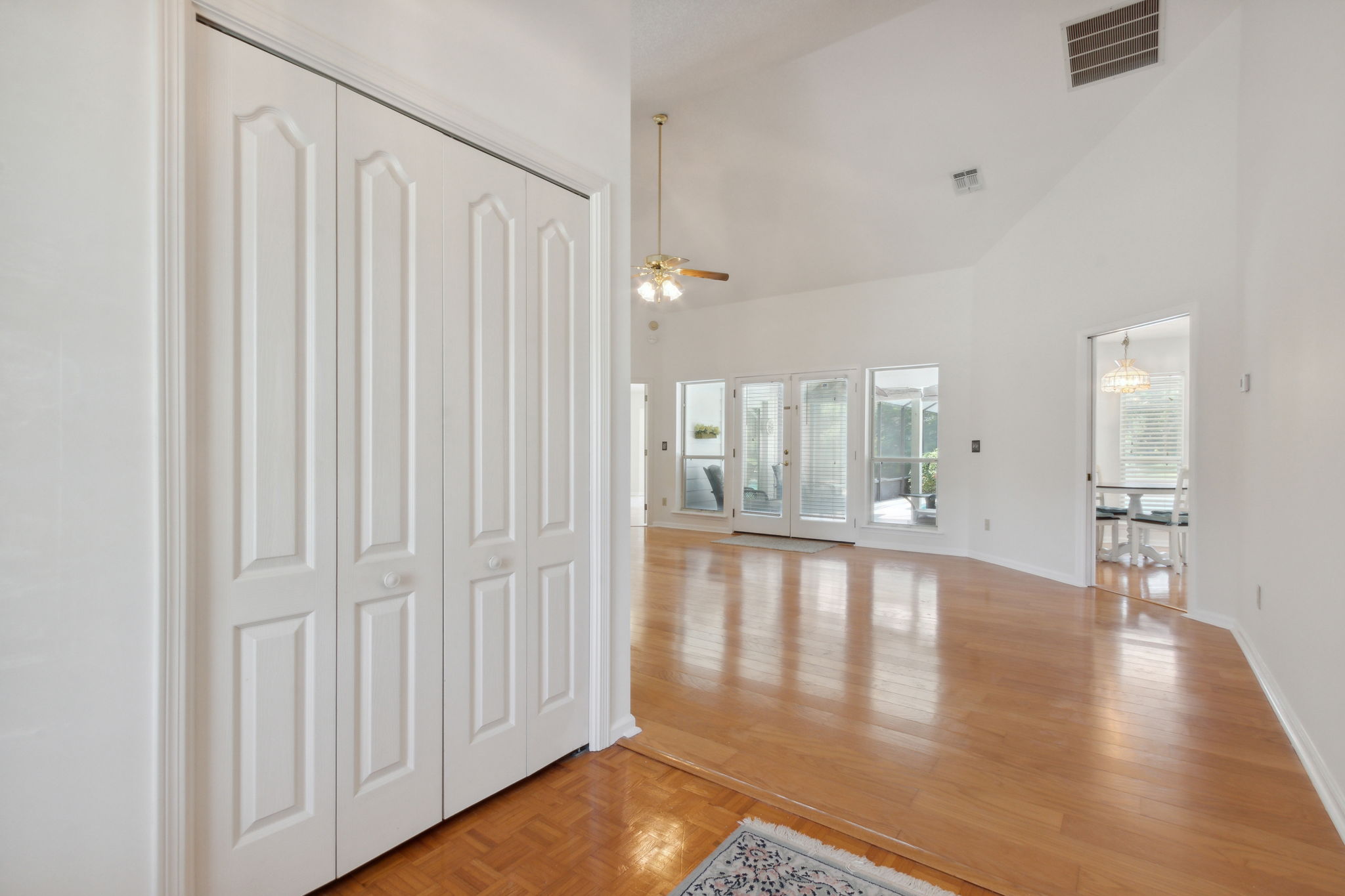 Foyer/Living Room