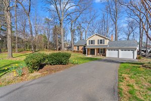 03. 8213 Killean Way.jpg