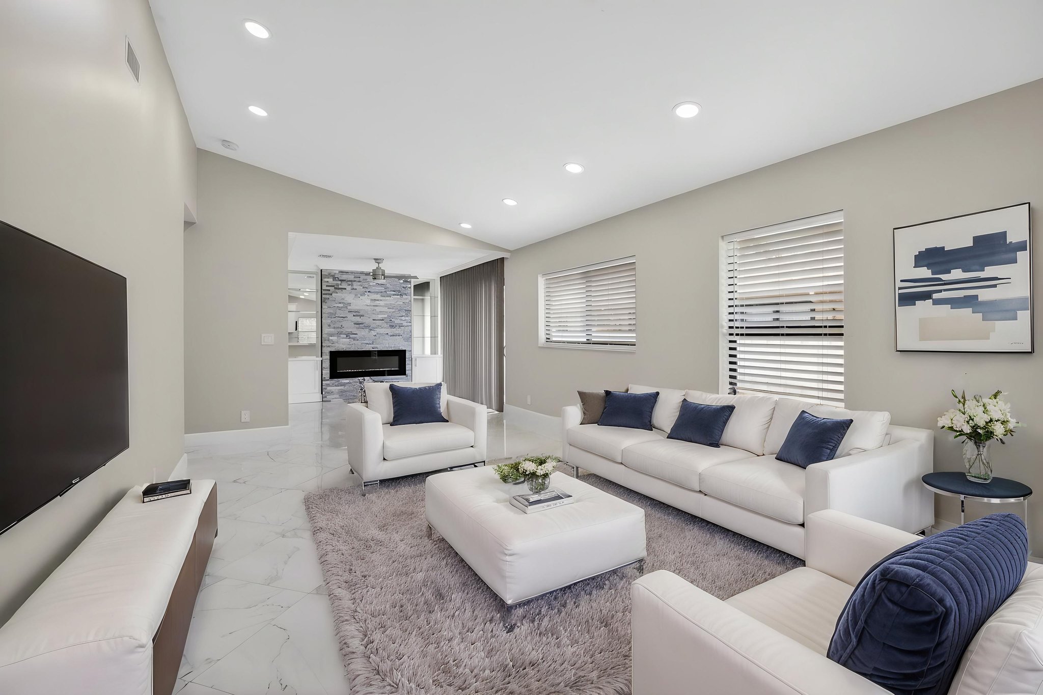 DSC_6265 virtually staged.jpeg