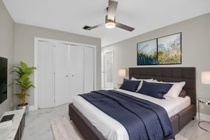 DSC_6356 virtually staged.jpeg