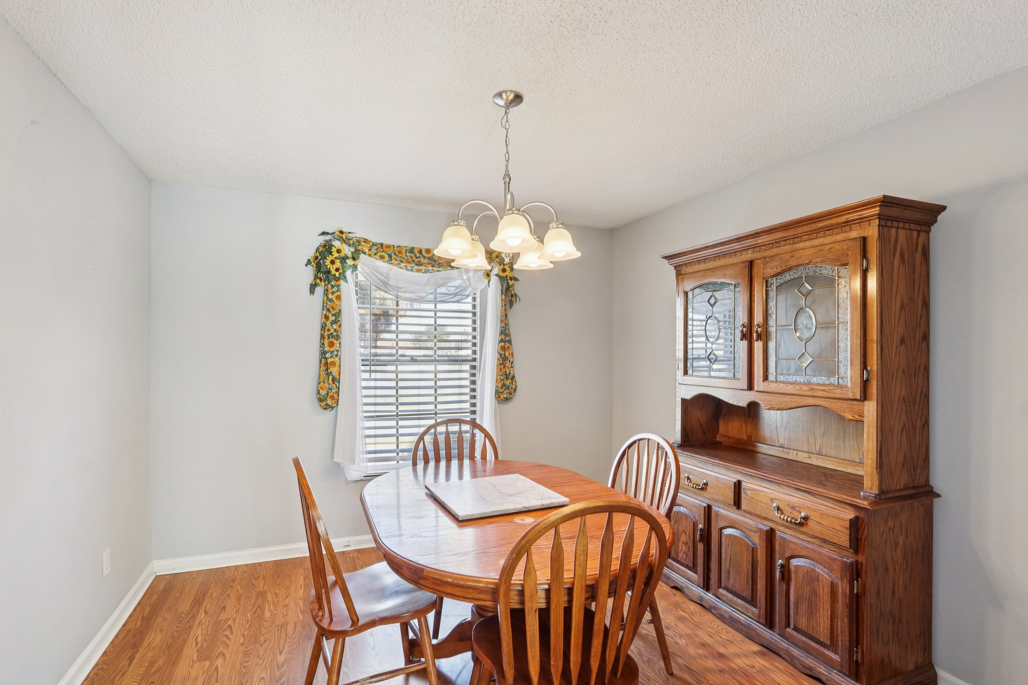 Ashwood Ct-S0502-010.jpg