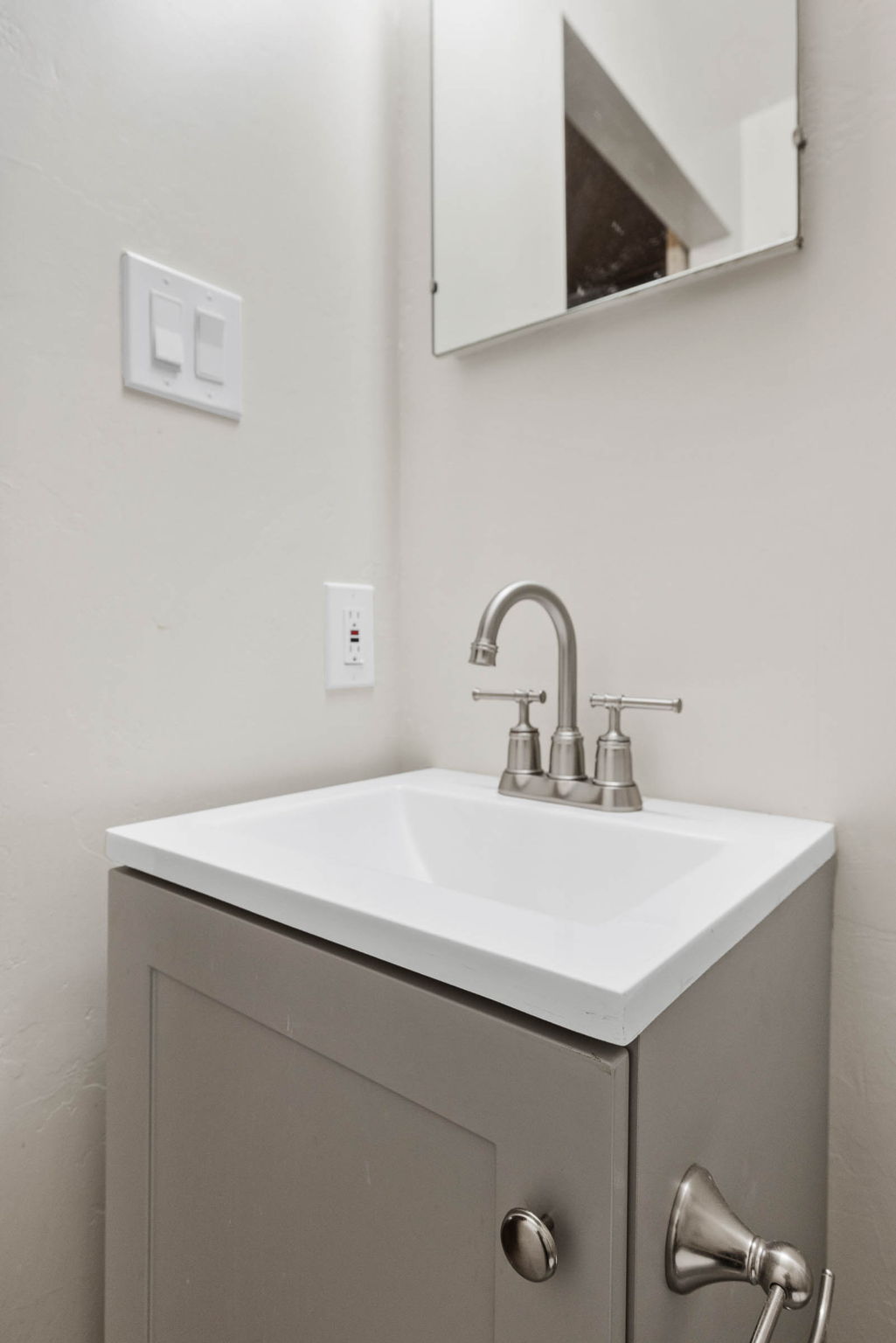 Bathroom 2 (2)