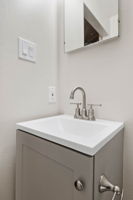 Bathroom 2 (2)