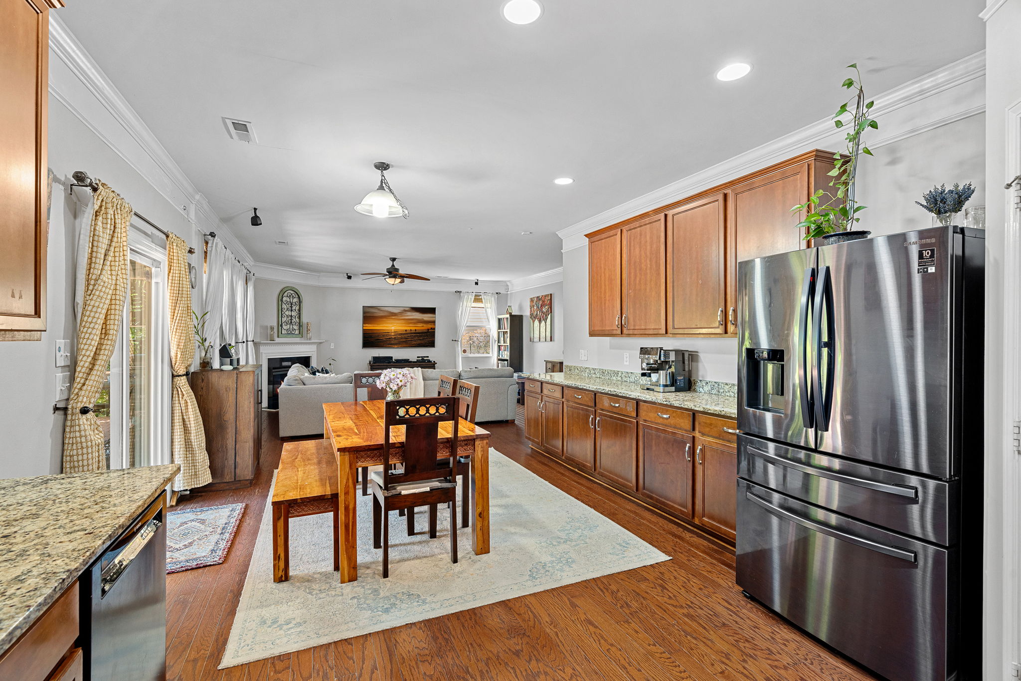 Dining Area (alt view)