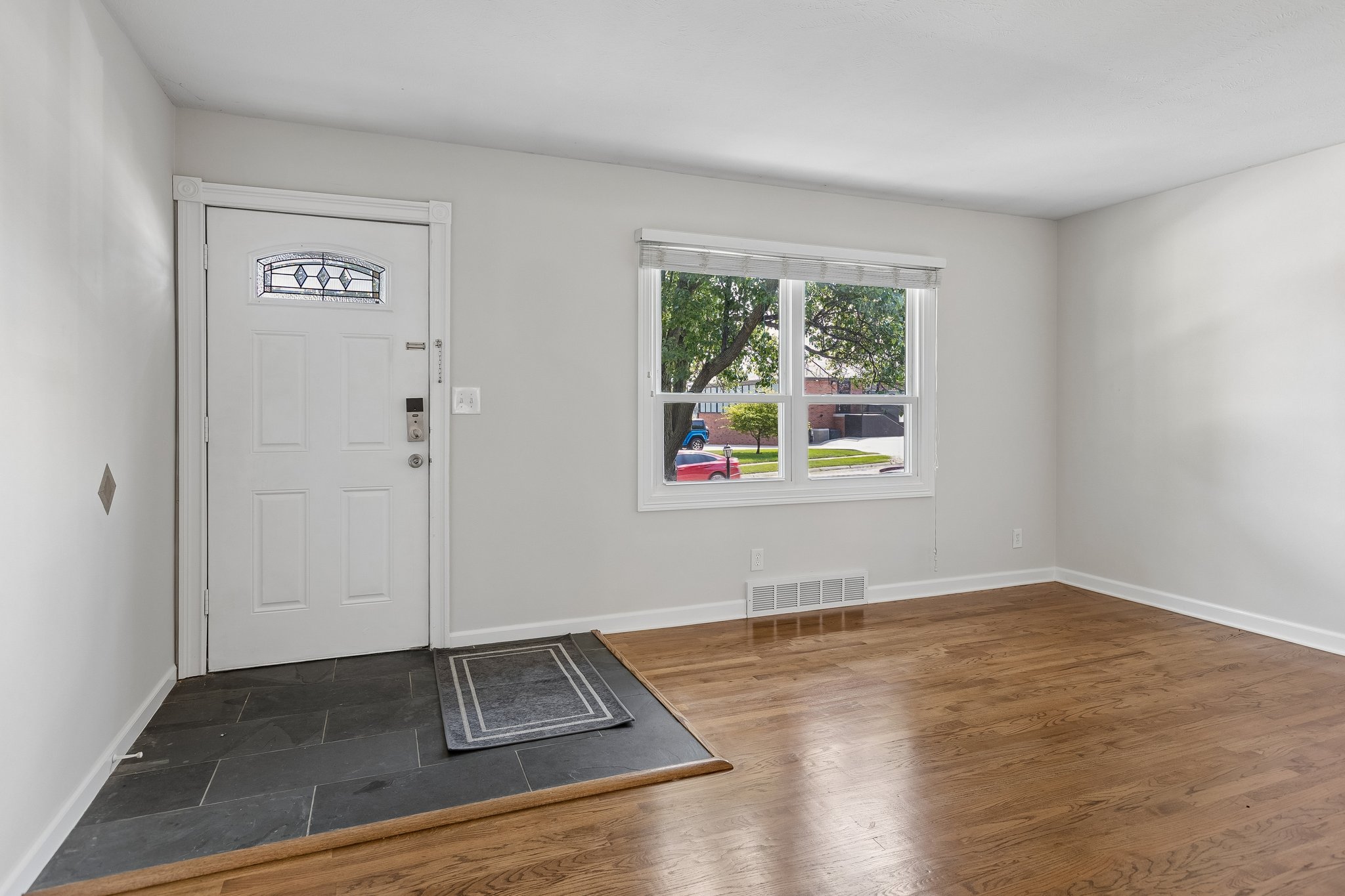 8222 Gold St_005.jpg