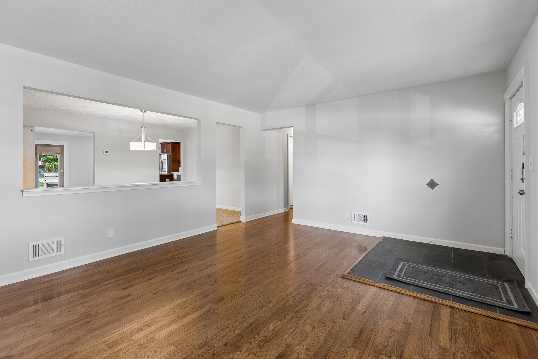 8222 Gold St_006.jpg