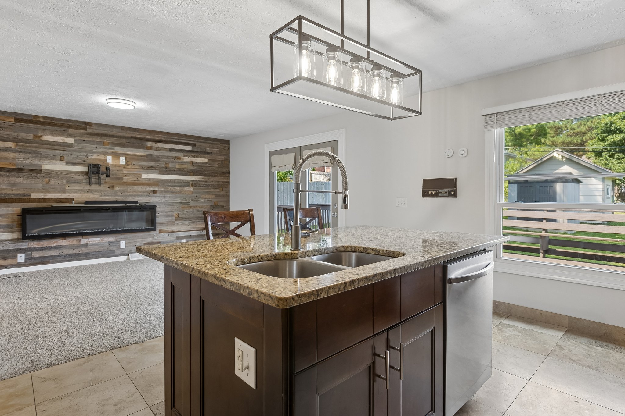 8222 Gold St_011.jpg